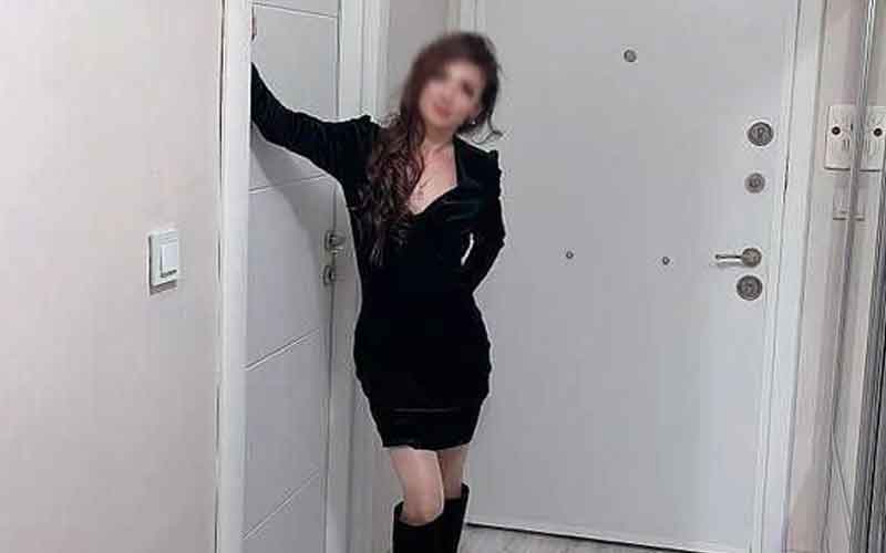 Escorts girl in DLF City Phase 5 Gurgaon