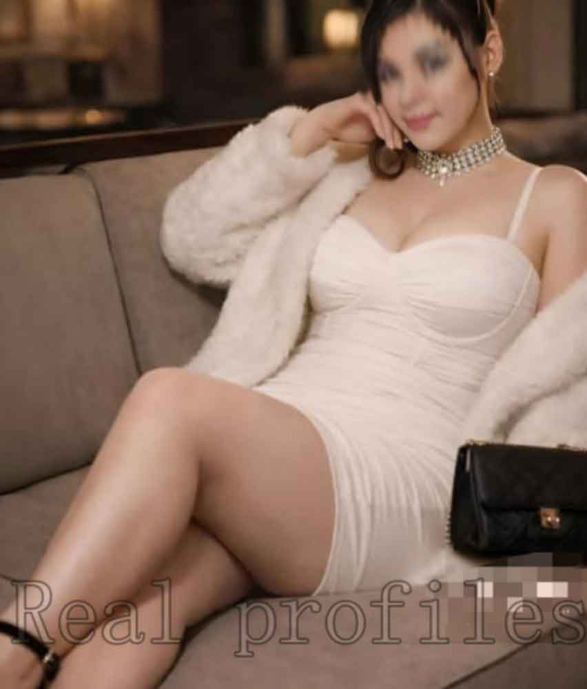 Model SOMYA Russian escort in Aerocity